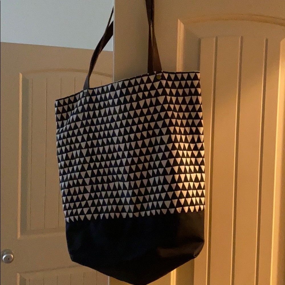 Bookhou tote